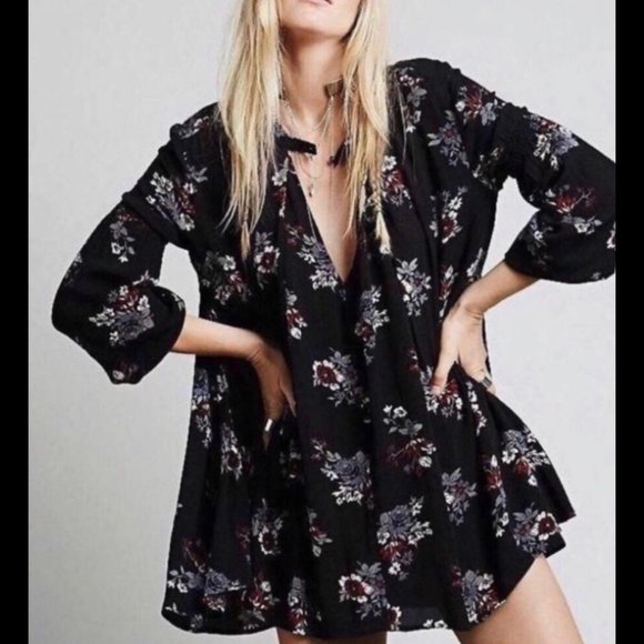 FREE PEOPLE Dresses & Skirts - FREE PEOPLE BLACK PRINT SWING TUNIC DRESS